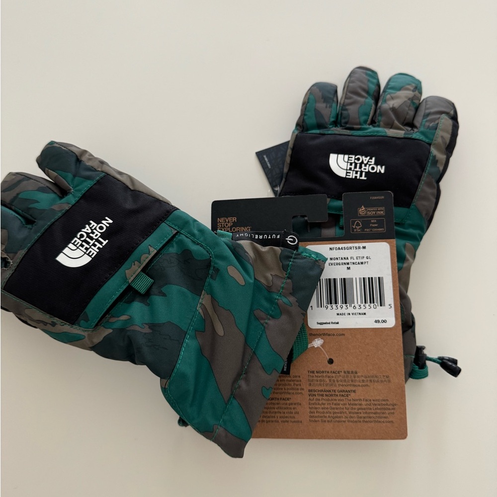 New with tag the north face waterproof gloves size medium camouflage green